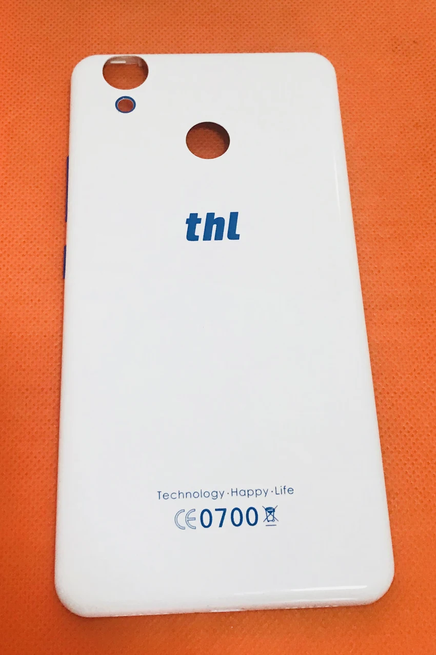 Используется оригинальный защитный чехол для аккумулятора THL T9 MT6737