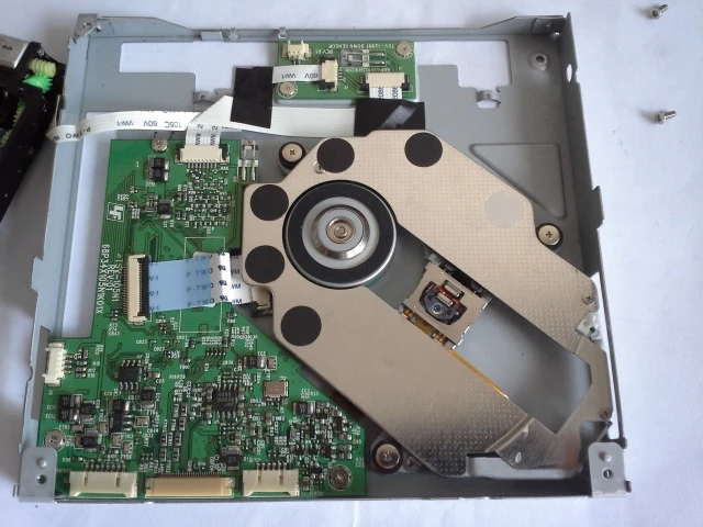 Бесплатная доставка совершенно новый Φ RAE3142 RAE2501 RAE3370 автомобильный DVD плеер с