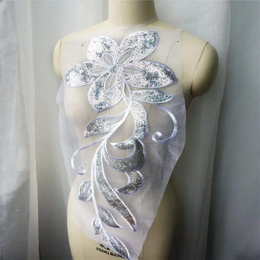 Кружевная ткань с белыми серебряными блестками и листьями вышитая сетка