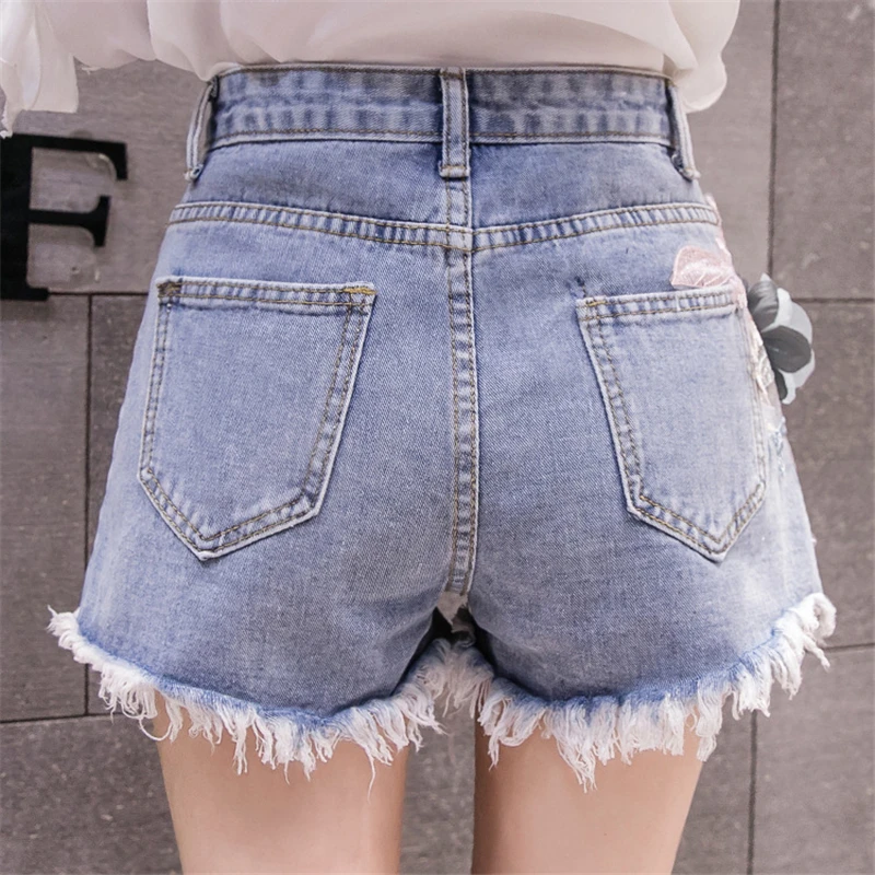 

2020 Summer New hot Short Loose embroidery three-dimensional flowers elegant Shorts Temperament tassel denim Shorts Women W046
