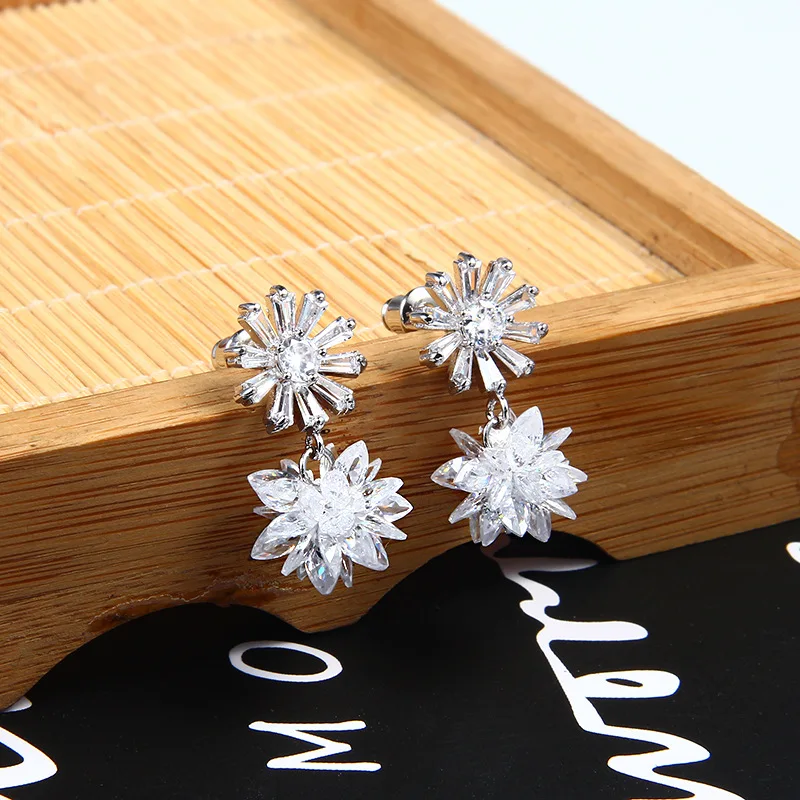 

LADYCHIC Silver Color Austria Crystal Flower Design Drop Earrings for Women Fashion Snowflake Dangle Earring Jewelry Gift LE1385