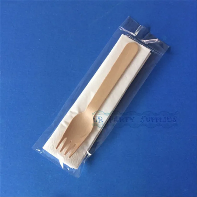 Одноразовые простые деревянные столовые приборы посуда с белыми салфетками для