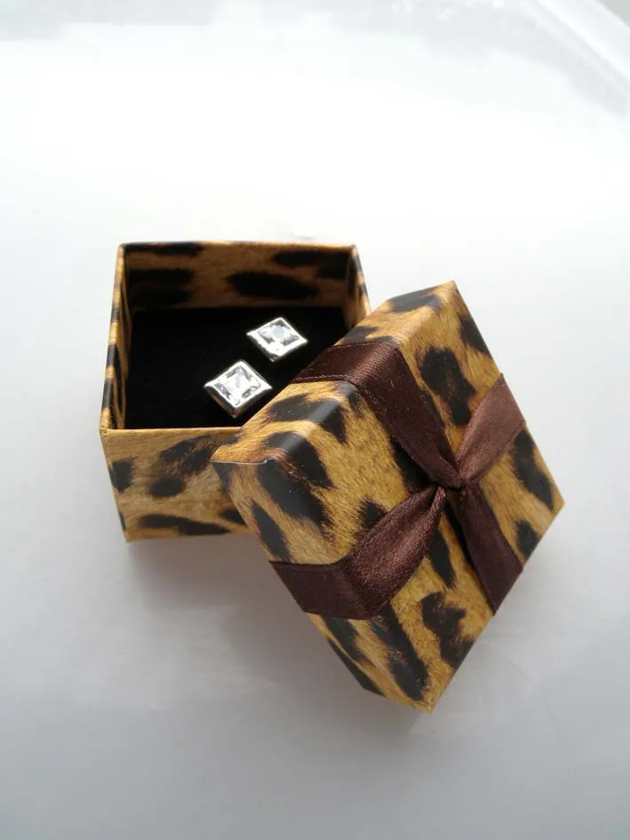 DoreenBeads, бумажная коробка для ювелирных изделий,, коробка для сережек, лента с леопардовым принтом, коробка для колец, подарочные коробки, дисплей, 4,5*4,5*3,5 см, 1 штука