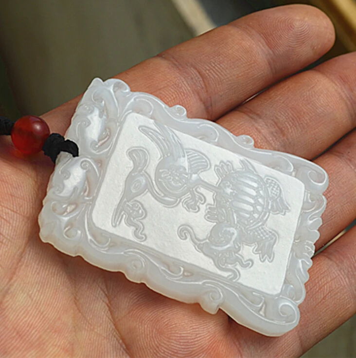 Ожерелье с подвеской из натурального белого камня резным жемчугом дракона