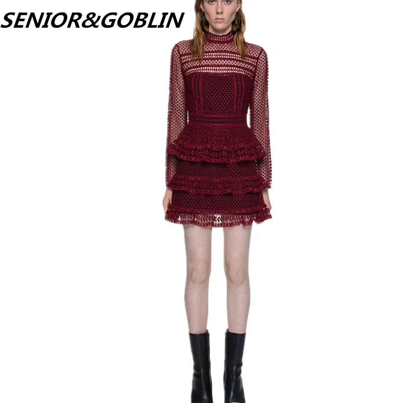 Женское кружевное платье дизайнерское подиумное с длинным рукавом Красного