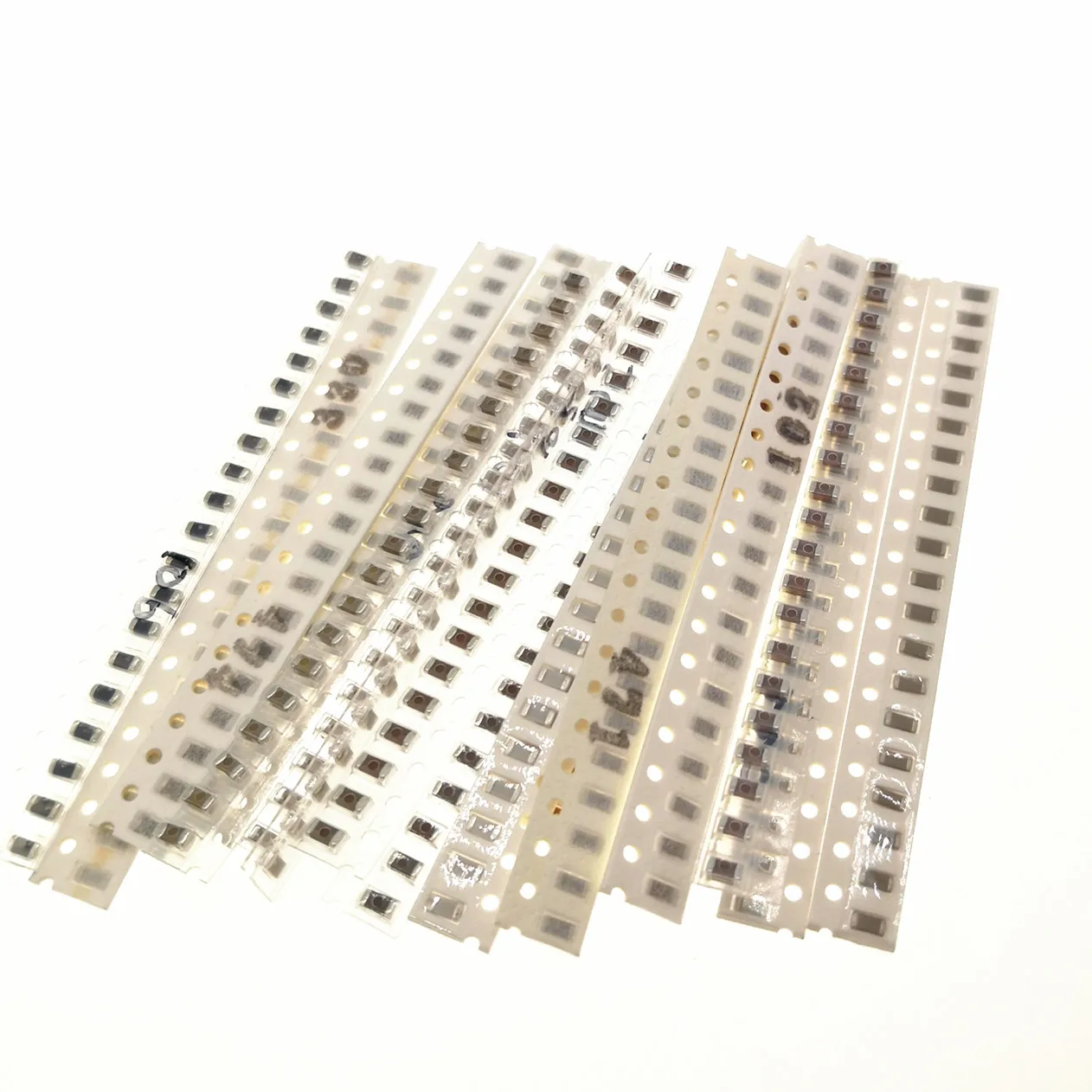 36ValuesX20pcs = 720 шт. 1pF-10uF электронный комплект конденсаторов 1206 0805 0603 SMD Керамика набор различных конденсаторов
