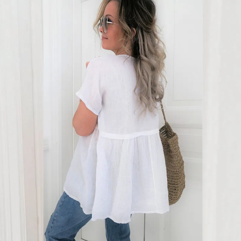 Женская блузка с коротким рукавом и треугольным вырезом однотонная