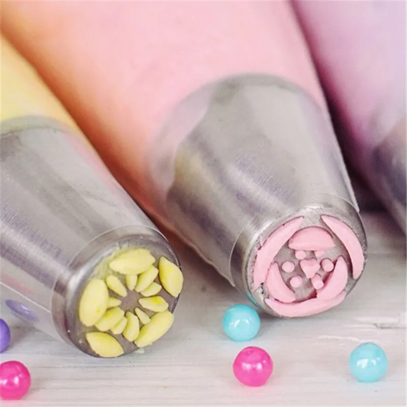 

12PCS Pastry Nozzles And Coupler Icing Piping Tips Sets Stainless Steel Rose Cream Bakeware Cupcake Cake Decorating Tips