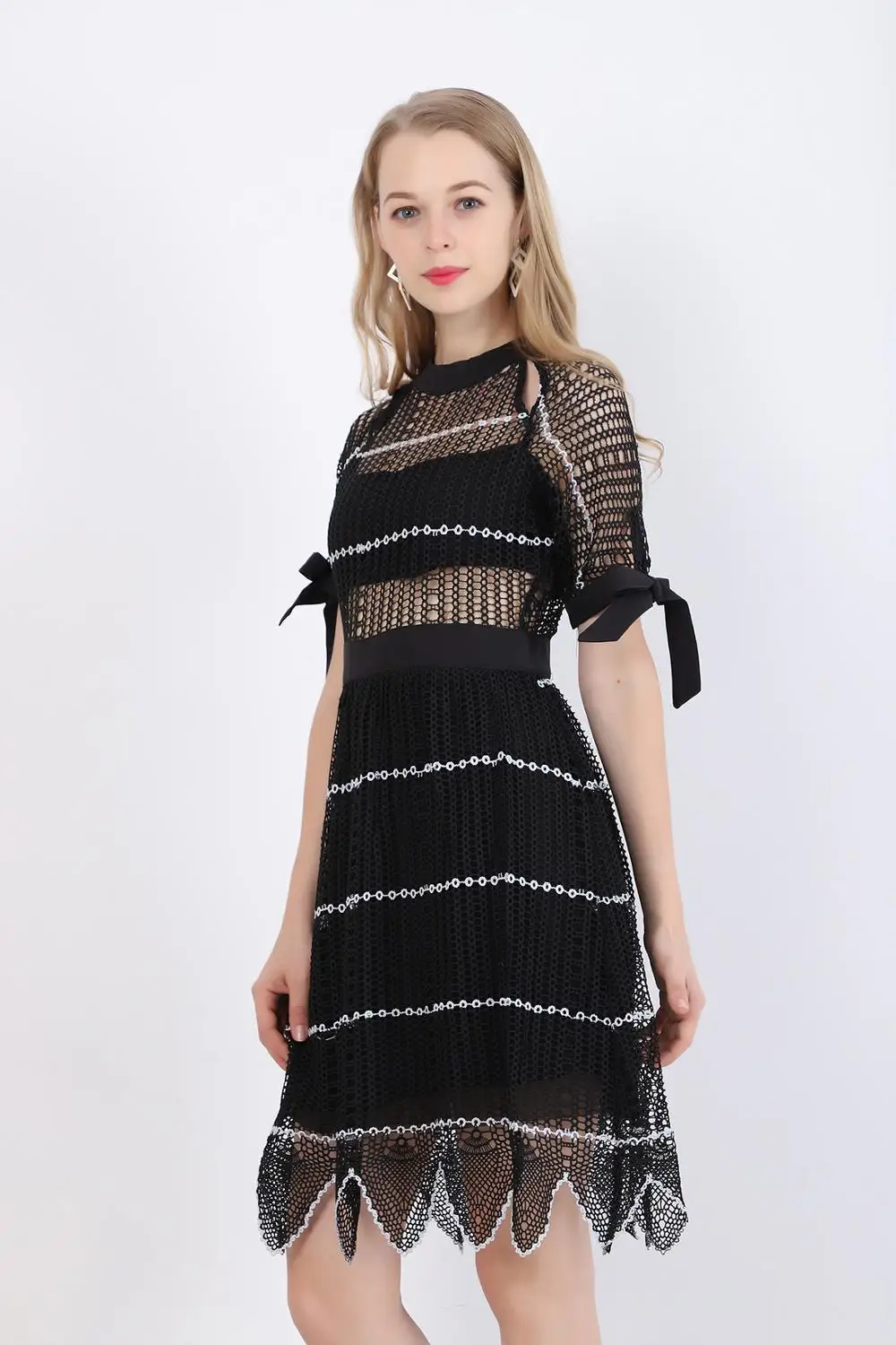 Женское кружевное подиумное платье черное роскошное из высококачественной