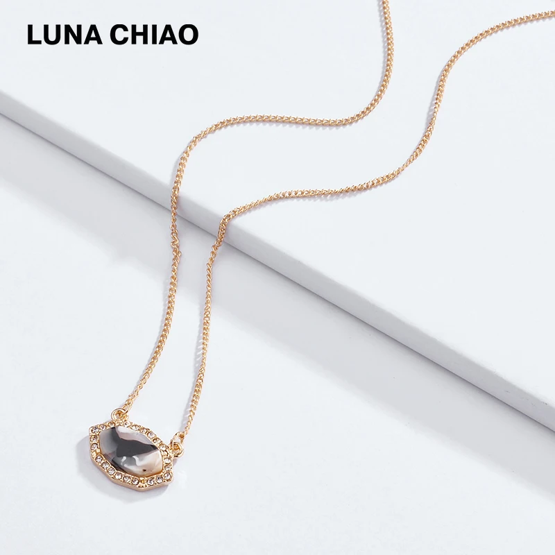 LUNA CHIAO 2020 Spring New Arrival Mini Lucite Acrylic Board Short Dainty Chain Pendant Necklaces for Women | Украшения и