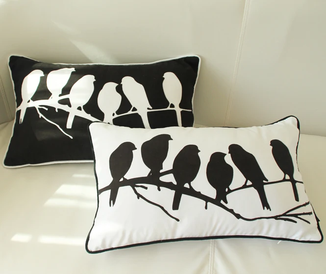 Черно-белый чехол для подушки в современном минималистском стиле с рисунком птиц