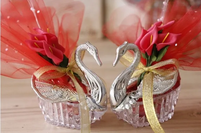 

New Wedding Favor Boxes Acrylic Swan With Beautiful Lily Flower Wedding Gift Candy Favors Novelty Baby Shower Candy Boxes 20pcs