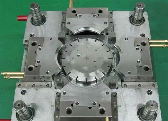 

the core box of the CDplayer using plastic injection mode in shengzheng China