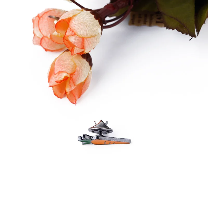 Значок моркови Pin симпатичная мультяшная овощная металлическая брошь с эмалью