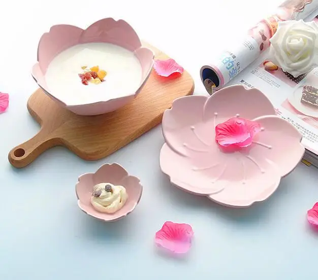 Керамическая тарелка в японском стиле с вишенкой плоская для соуса фруктовый