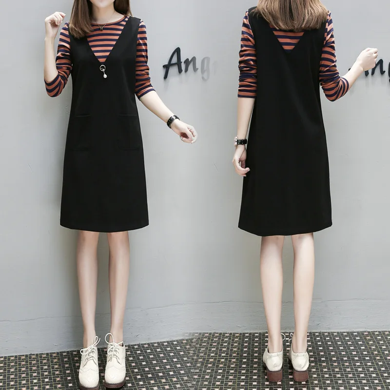 Осенне зимнее женское платье новинка 2018 модное в полоску с футболкой и жилетом