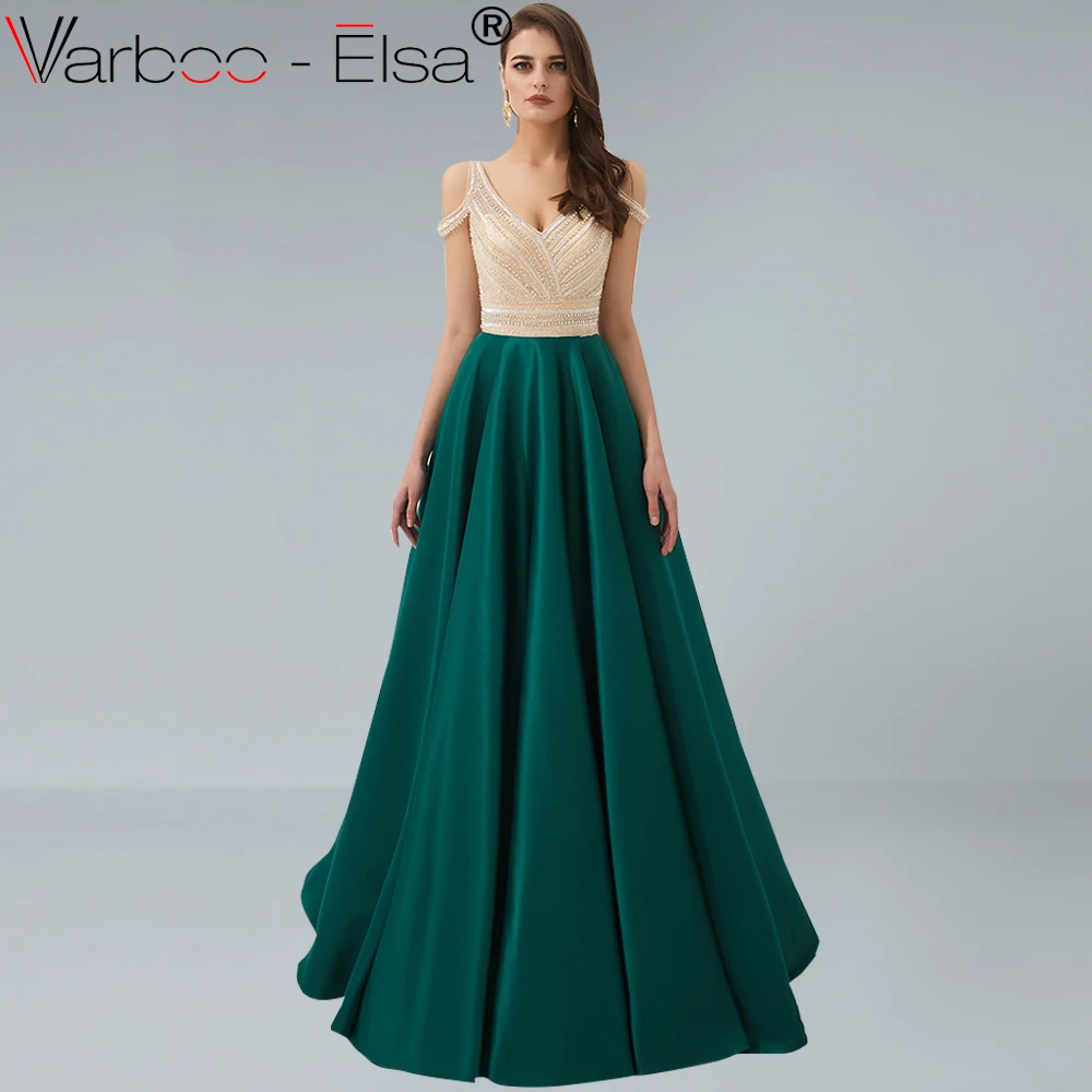 Длинное атласное вечернее платье с открытыми плечами VARBOO_ELSA украшенное