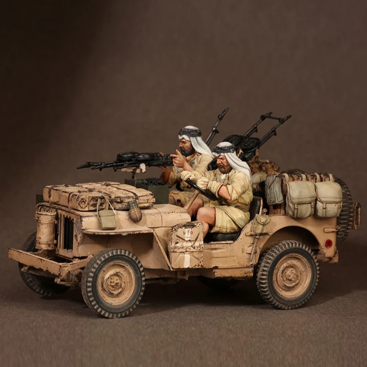 

Crazy King1/35 Resin Soldier Model World War II North African Jeep Crew Two GK White Model Hand 282