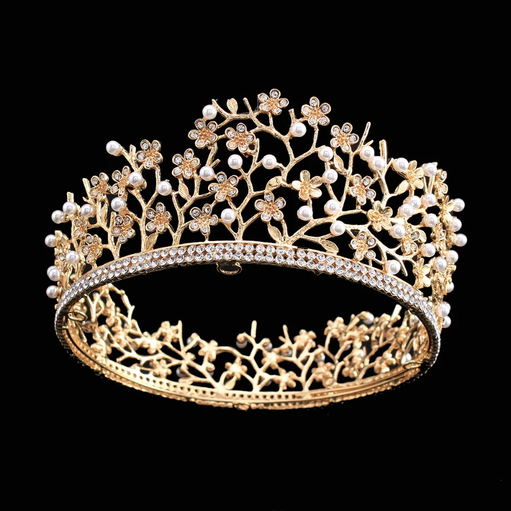 Красивый роскошный цветок со стразами и искусственным жемчугом для выпускного