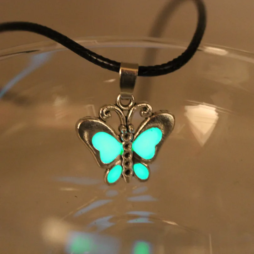 Светящееся ожерелье бабочка маленькое с кулоном светящееся в темноте светящиеся