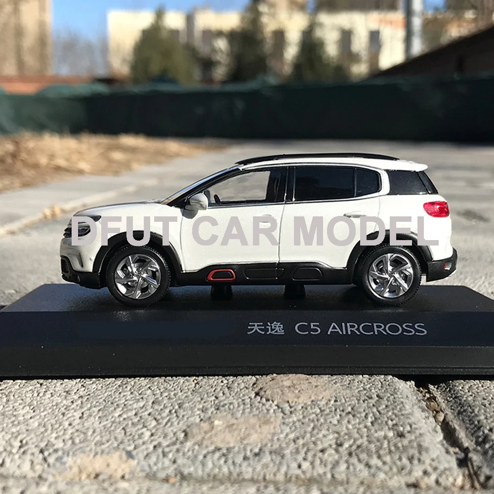 Литая в масштабе 1:43 игрушечная спортивная машина из сплава модель C5 детских