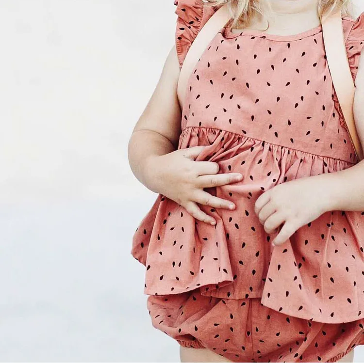 Комплект летней одежды для маленьких девочек блуза + шорты с оборками в