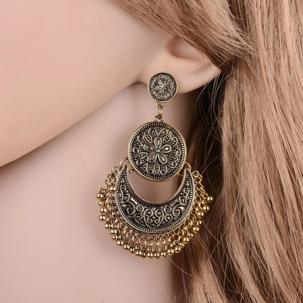 Темпераментные этнические модные богемные серьги-гвоздики с кисточкой |