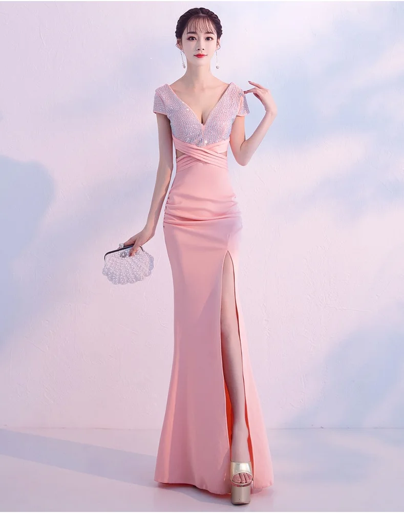 Элегантное голубое бриллиантовое платье с глубоким v образным вырезом и коротким