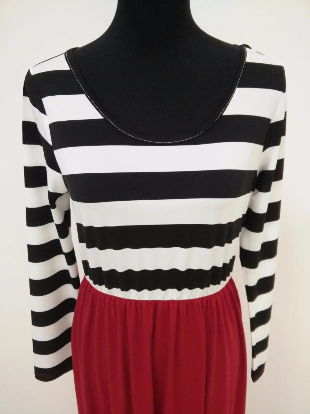 2017 осеннее платье для мамы и дочки Одинаковая одежда в полоску с длинными