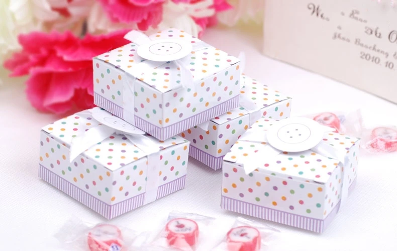 Симпатичная кнопка в коробке для конфет с лентой душа дня рождения вечеринки
