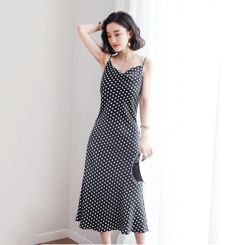 Женское платье спагетти в горошек черное без рукавов с открытой спиной