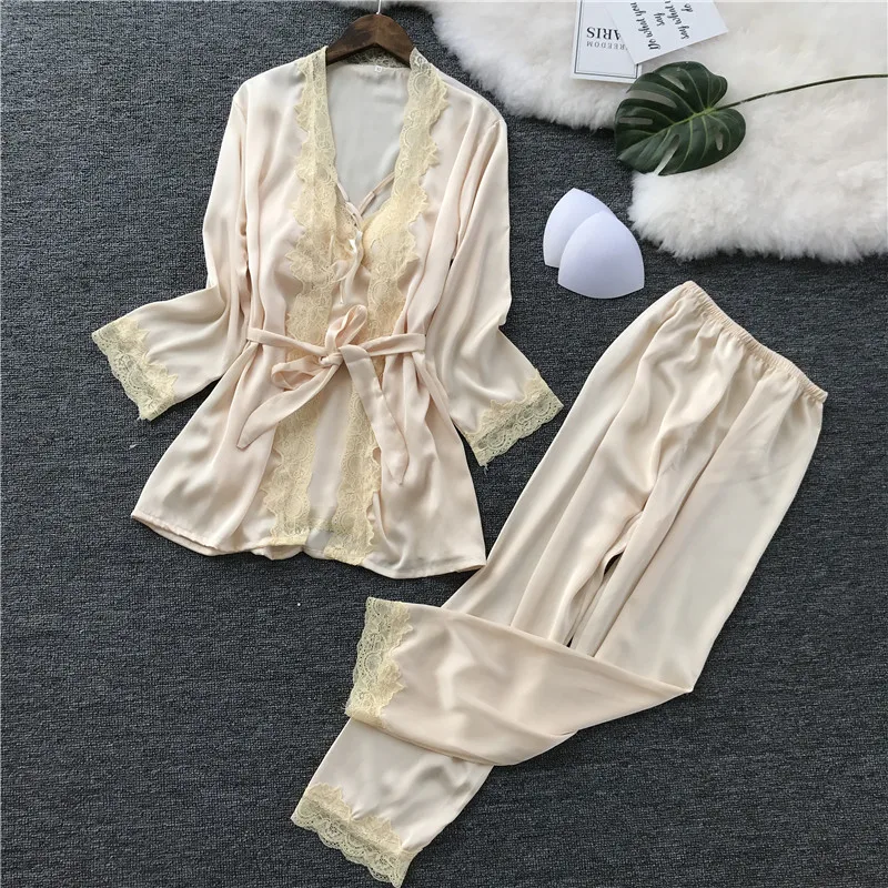 Пижамный комплект MECHCITIZ женский из трех предметов атласная кружевная мягкая