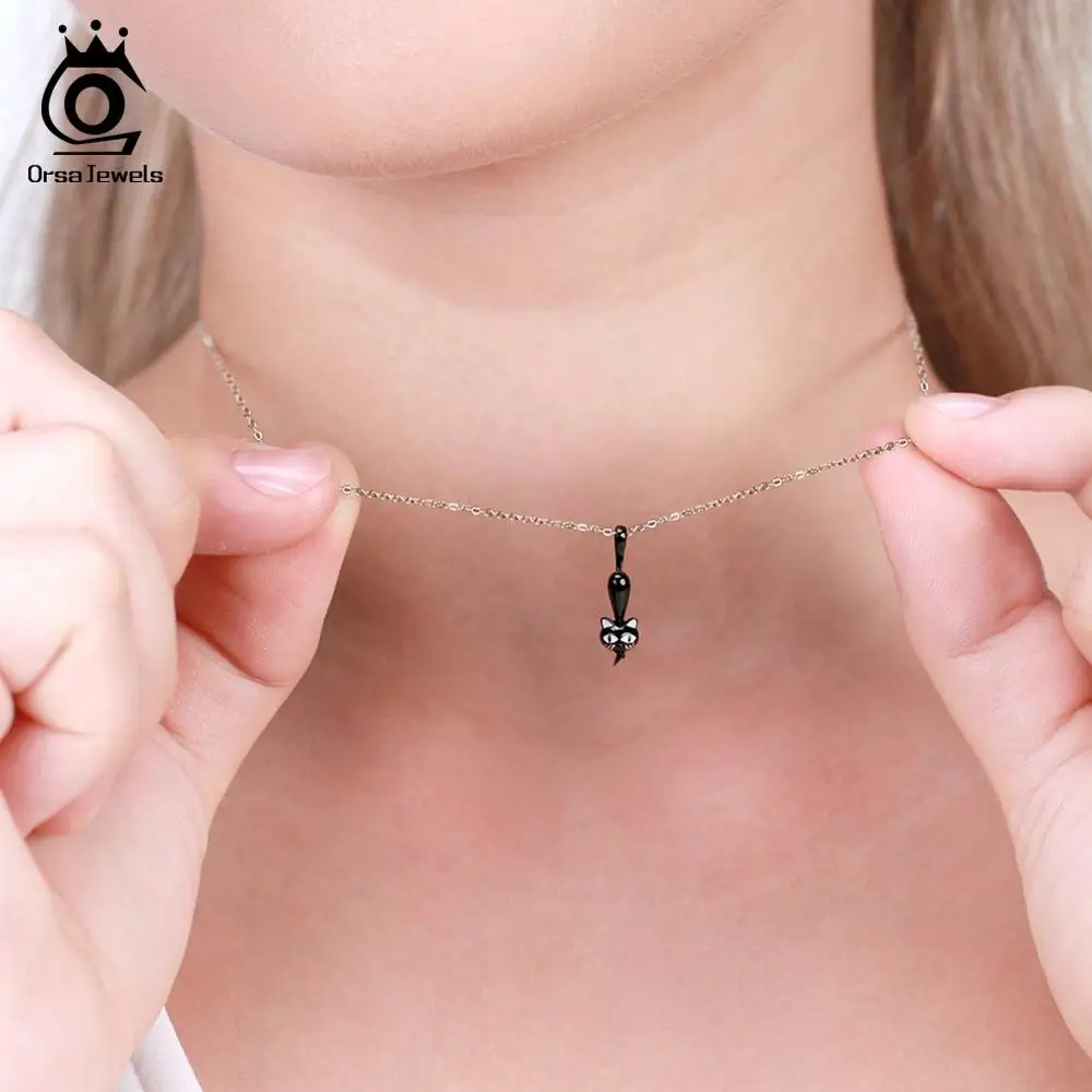 ORSA JEWELS подлинное серебряное ожерелье с подвеской из 925 пробы с черным пистолетом и кошкой, висящее ожерелье с выемками для ходячих кошек, подарок SN98