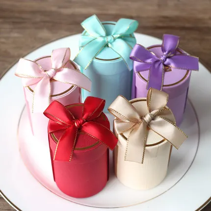 

Creative Cylinder Candy Boxes Wedding Party Favors and Gift Box Paper Boxes for Packaging Gift Bags For Wedding Decoration