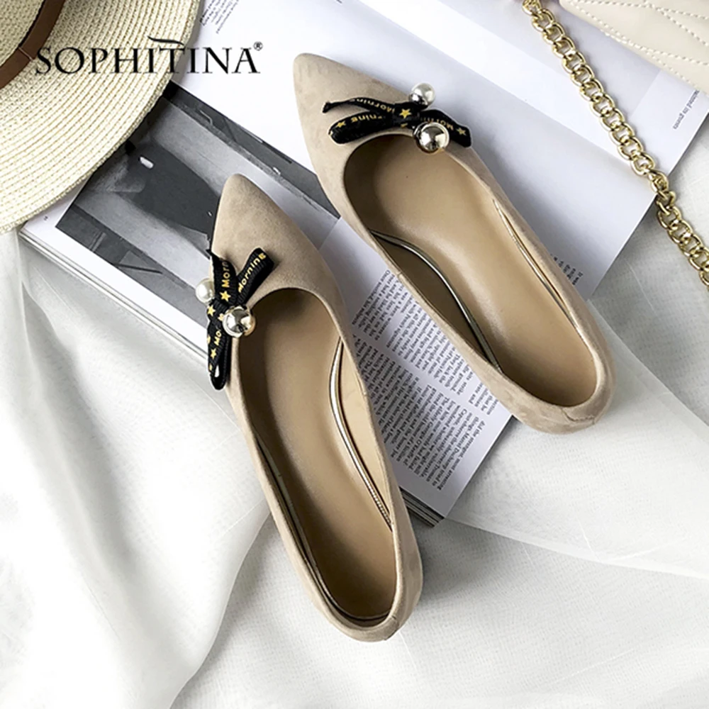 SOPHITINA/Новые туфли-лодочки выполнены из натуральной замши, подкладки- натуральная кожа. Модная пикантная обувь с батинком и пряжкой. Удобные повседневные туфли-лодочки с острым мыском на сплошной подошве. SO63