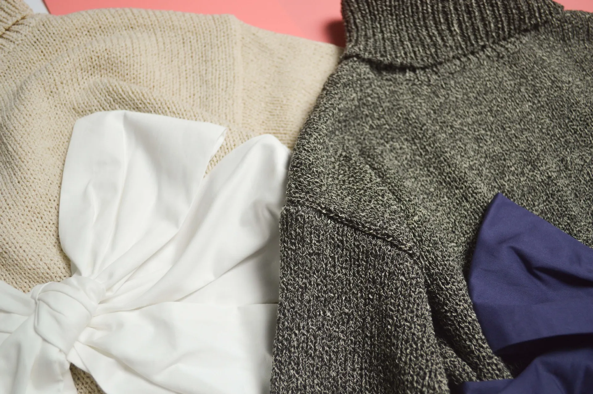 Женское трикотажное платье-свитер с длинным рукавом и воланом | Женская одежда