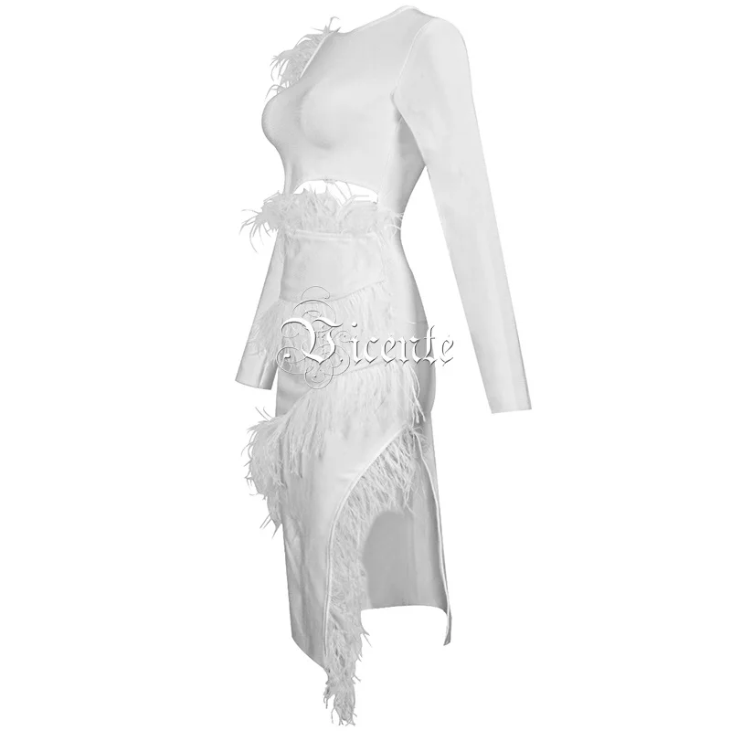Белое платье с перьями длинным рукавом вырезом на талии для знаменитостей