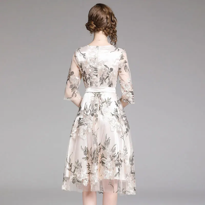 Женское Сетчатое платье с вышивкой цветочным бантом и полуоборками на молнии