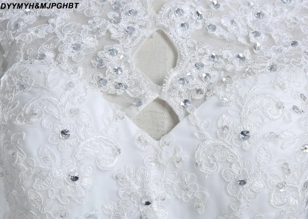 Пышные свадебные платья с высоким воротником украшенные кристаллами и кружевом