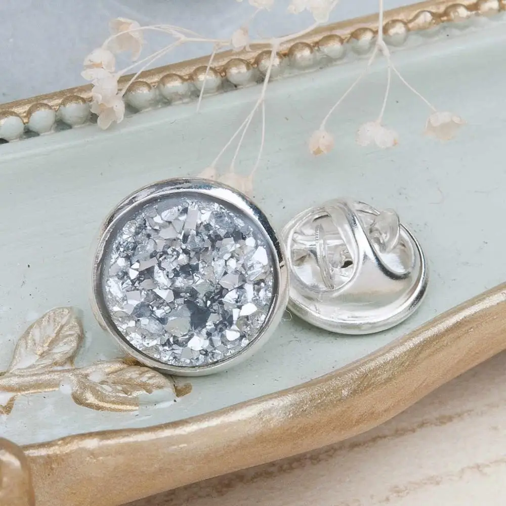 DoreenBeads 1 шт. цвет ful смолы галстук Tac лацкан рюкзак булавки значки Броши Круглый Серебряный цвет AB цвет сумки шляпа украшения - Цвет: Silvery