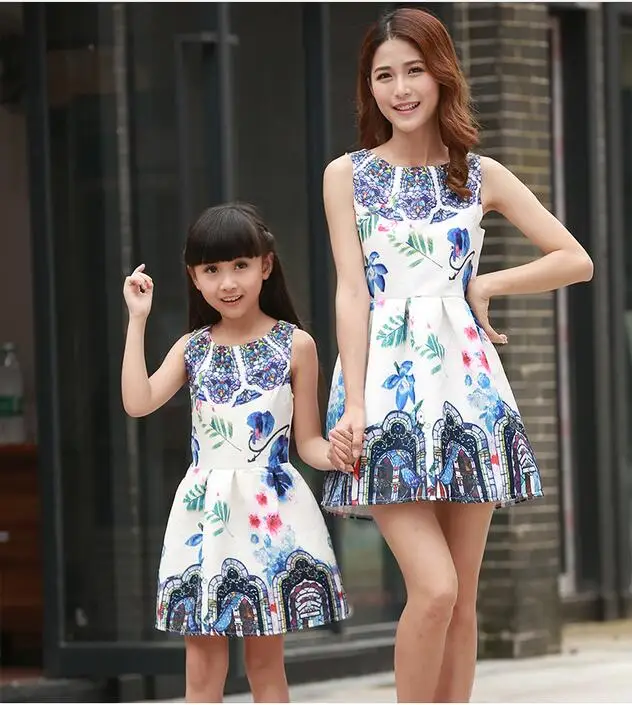 Летнее платье для мамы и дочки новинка 2016 года модное в стиле ретро с принтом