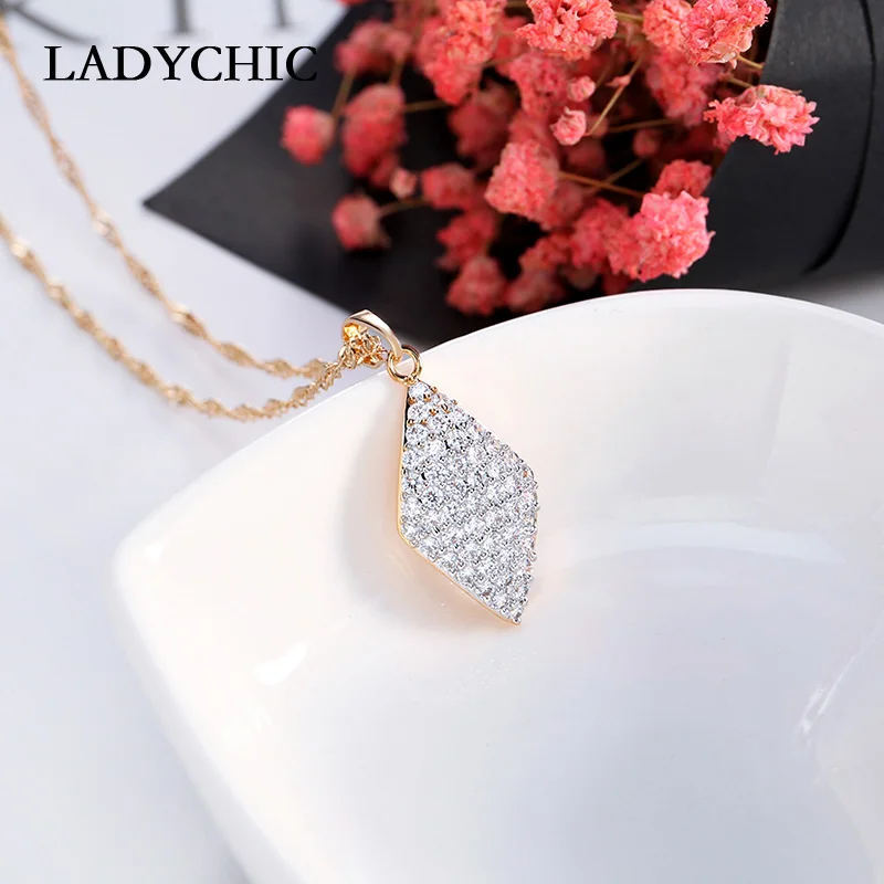 Подвеска LADYCHIC в форме ромба золотого цвета украшенная фианитом для женщин