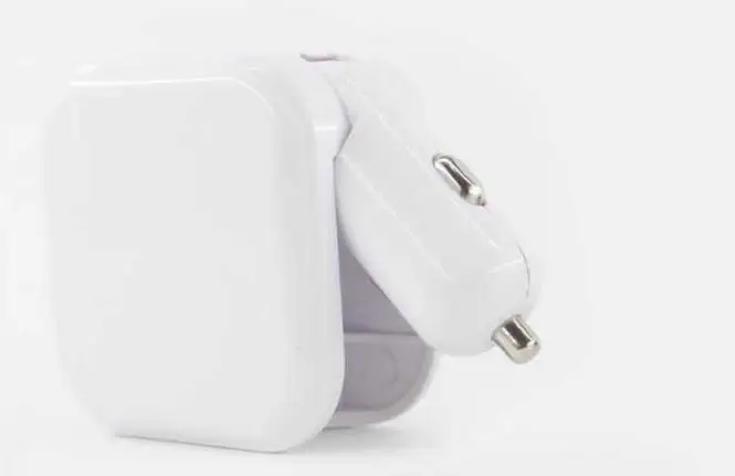 Портативное автомобильное зарядное устройство с двумя usb портами 2 в 1