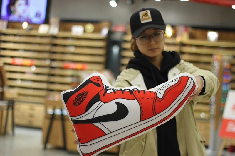 Мультфильм snkrs подушки милый мультфильм AJ баскетбольные кроссовки подушку аниме игрушка для сна, куклы День рождения/Рождественский подарок