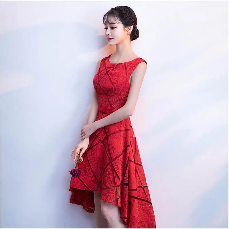 Асимметричное коктейльное платье бордового цвета маленькое вечернее с