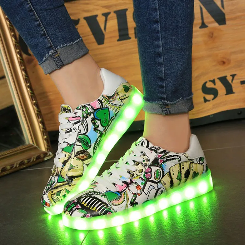 Светящиеся кроссовки детская обувь с подсветкой светодиодные тапочки для