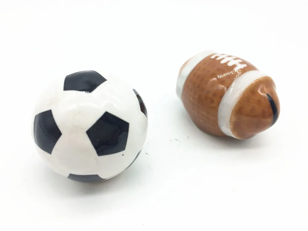 Керамическая ручка для детской комнаты в форме футбольного мяча с рисунком виде
