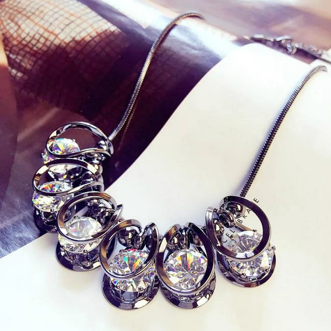 New fashion luxury temperament crystal necklace ladies clavicle short-chain Low-key short chain | Украшения и аксессуары