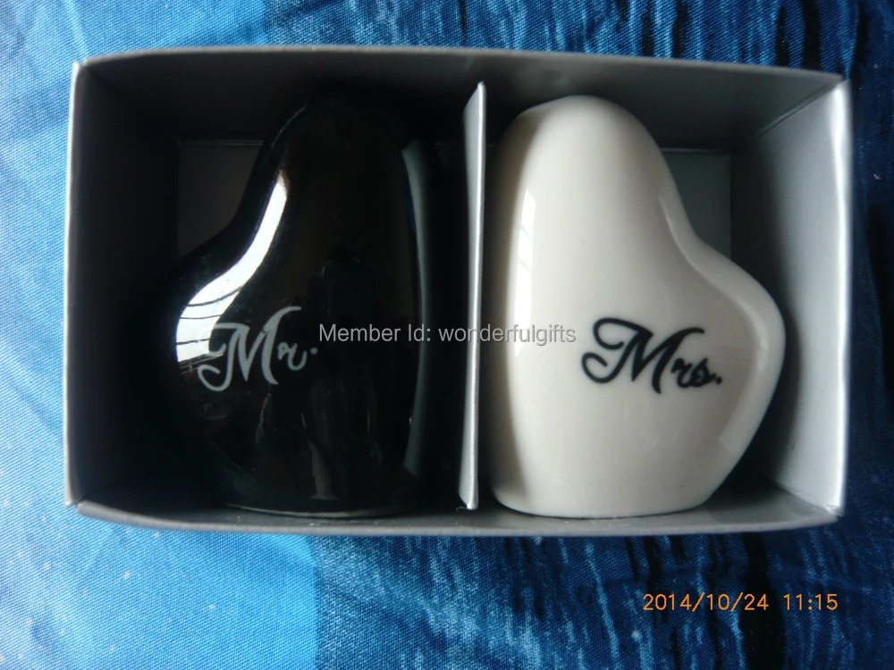 

20pcs/lot Mr & Mrs Heart Shaped Salt & Pepper Shaker Favors wedding favor