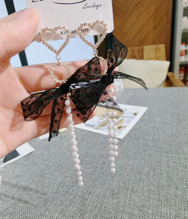 Женские серьги-подвески с большим кружевным бантом жемчугом и стразами модные